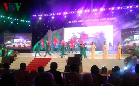 ແຂວງບິ່ງທ້ວນຈັດຕັ້ງພິທີສະເຫຼີມສະຫຼອງ 40 ປີແຫ່ງວັດປົດປ່ອຍ